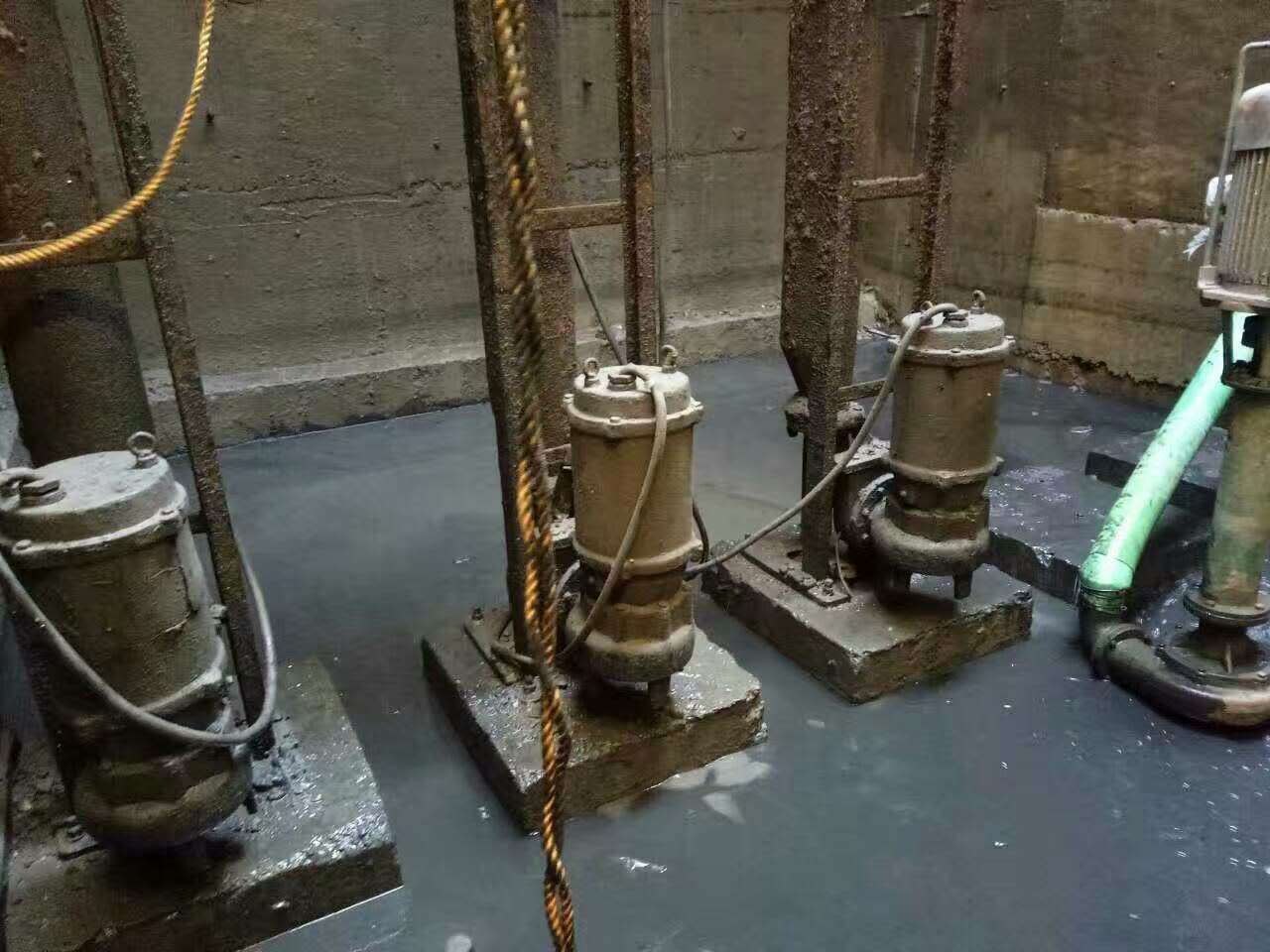 溆浦污水池清理